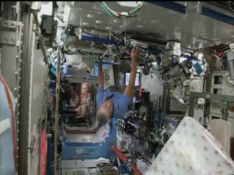 A bordo della Stazione Spaziale Internazionale (ISS)
